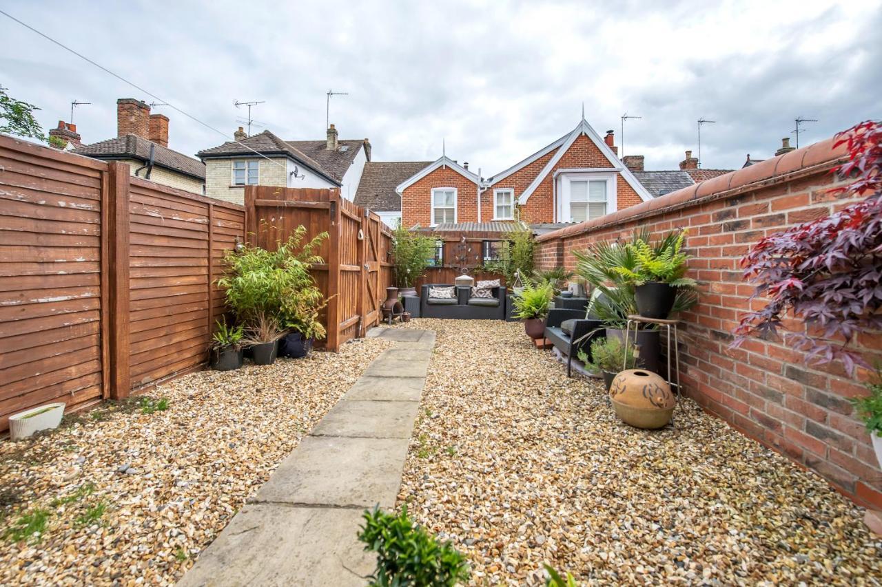 Stylish 3 Bedroom Townhouse For 5 Guests, Set In The Medieval Grid With Off Street Parking Bury St. Edmunds Exterior foto